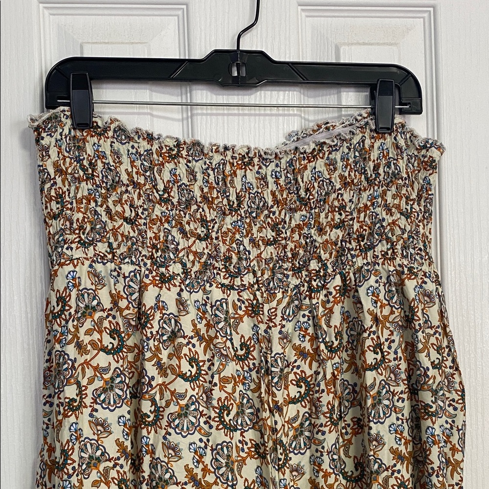 Woman’s Floral strapless Romper 2X.